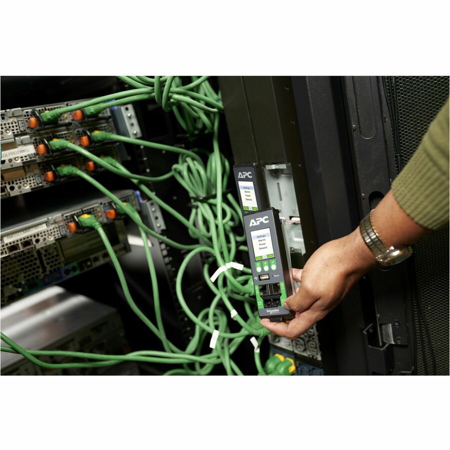 Schneider APC NetShelter Rack PDU Advanced, Switched, 5.0kW, 1Phase, 208V, 30A, L6-30P, 40 Outlet