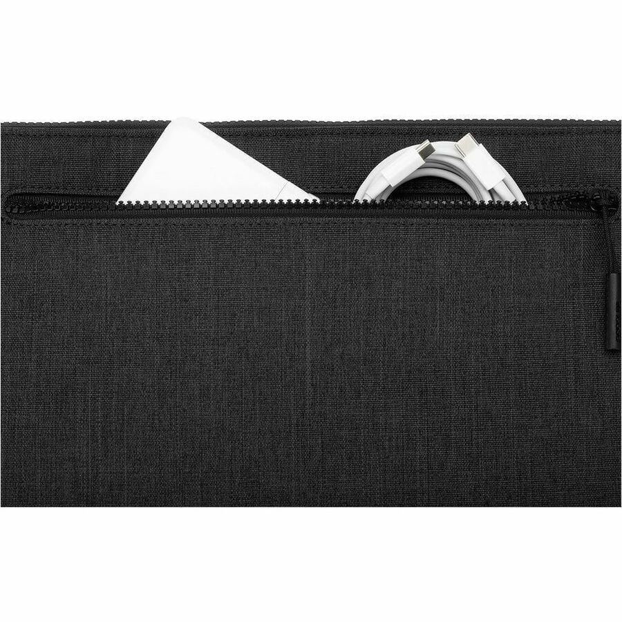 Onward Incase Compact Carrying Case (Sleeve) for 16" Apple MacBook Pro - Graphite
