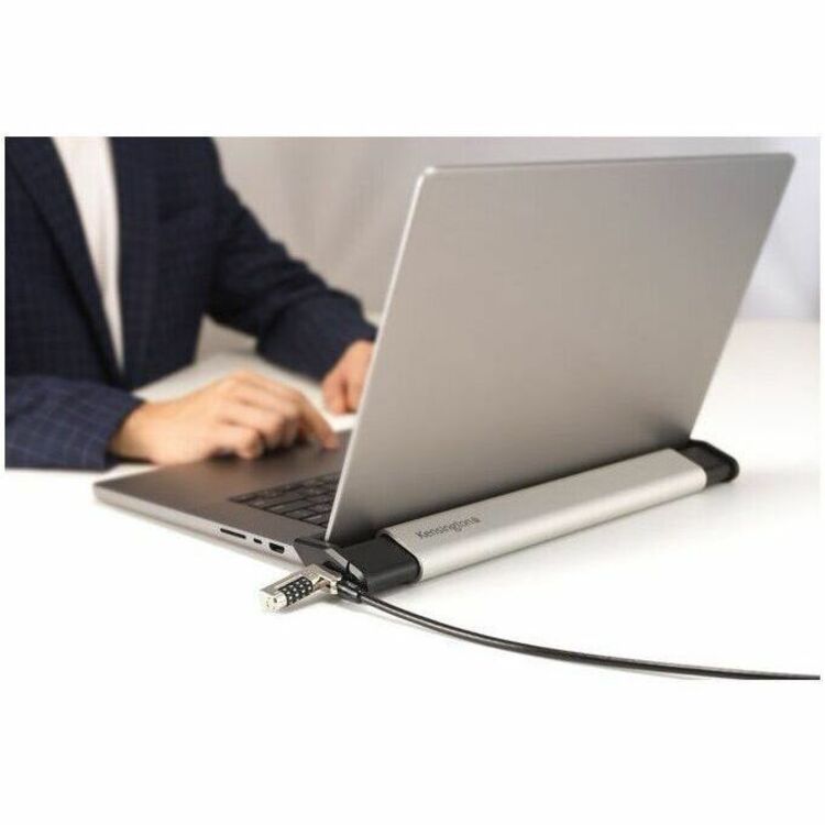 Kensington Laptop Locking Station 2.0 with Slim Combination Lock