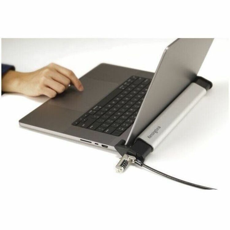 Kensington Laptop Locking Station 2.0 with Slim Combination Lock