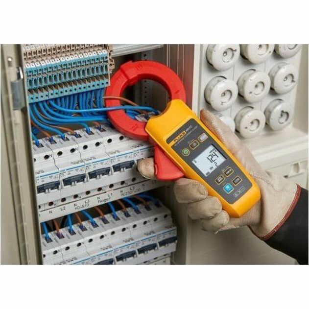 FLUKE Product overview: Fluke 368 FC Leakage Current Clamp Meter | Reduce downtime - Find leakage currents without taking equipment offline, 1.57 in