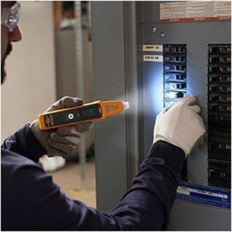 Fluke 107 DMM and BK120 Breaker Finder Bundle